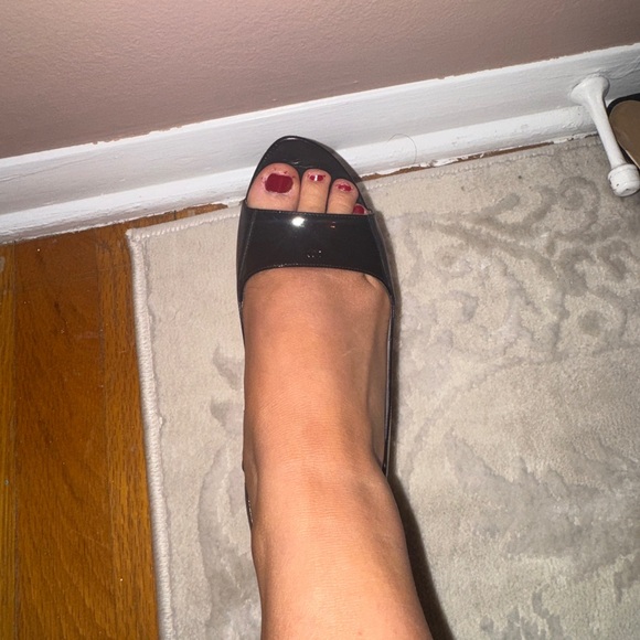 CHANEL Black Patent Open-Toe Slingback Heel - Picture 2 of 7